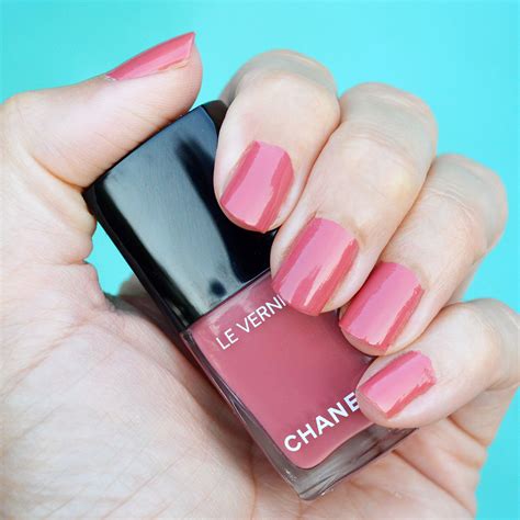 Chanel Rose Confidentiel nail polish review .